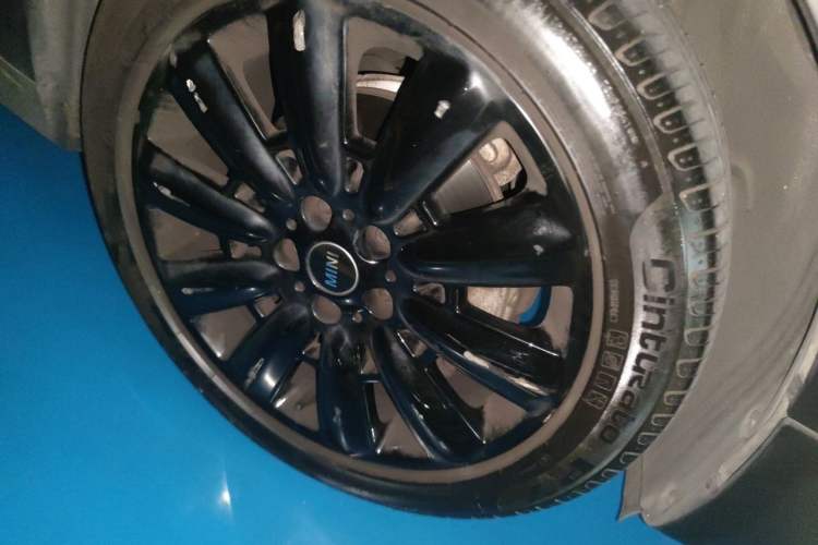 Used MINI Countryman 2017 1.5T COOPER ALL4 Traveler Right Front Wheel Hub