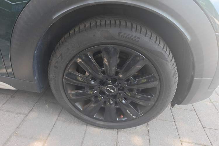 Used MINI Countryman 2017 1.5T COOPER ALL4 Very Holiday Edition British Green Right Front Wheel Hub