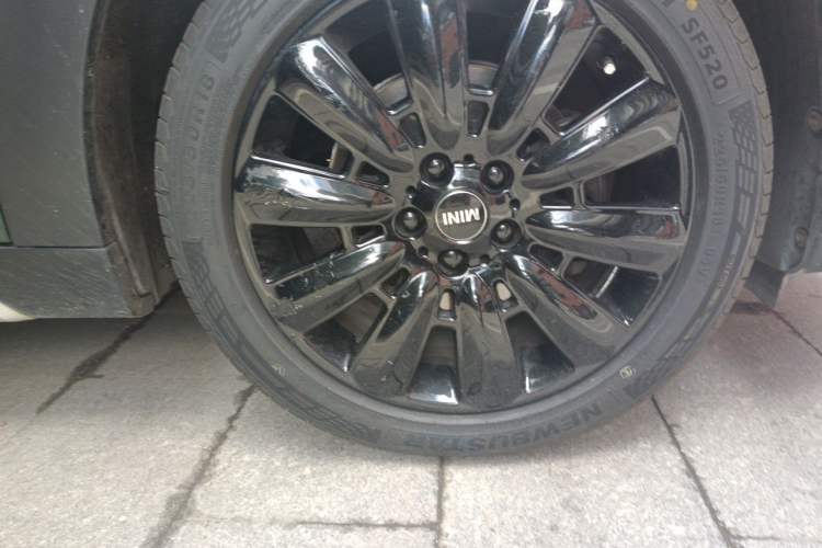 Used MINI Countryman 2017 1.5T COOPER ALL4 Traveler Right Front Wheel Hub