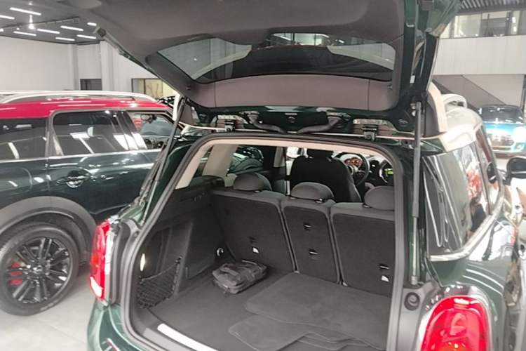 Used MINI Countryman 2017 1.5T COOPER ALL4 Trunk