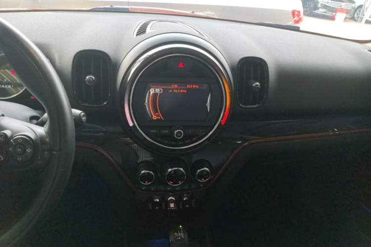 Used MINI Countryman 2017 1.5T COOPER ALL4 Audio And AC Panel