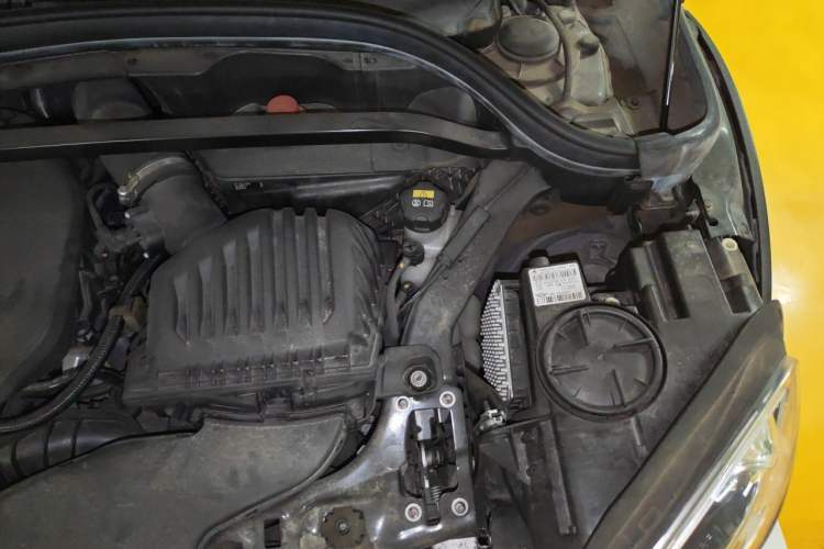 Used MINI Countryman 2017 2.0T COOPER S ALL4 Explorer Engine Bay Left