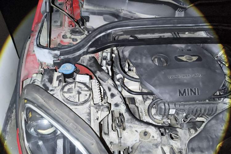 Used MINI Countryman 2017 1.5T COOPER ALL4 Very Holiday Edition Chili Red Engine Bay Right