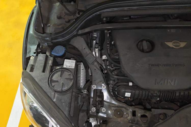 Used MINI Countryman 2017 2.0T COOPER S ALL4 Explorer Engine Bay Right