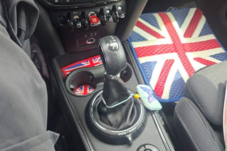 Used MINI Countryman 2017 1.5T COOPER ALL4 Explorer Gear Lever