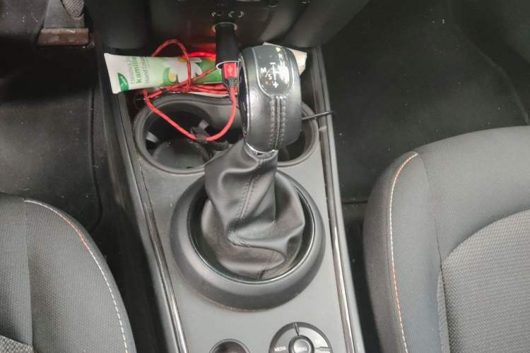 Used MINI Countryman 2017 1.5T COOPER Explorer Gear Lever