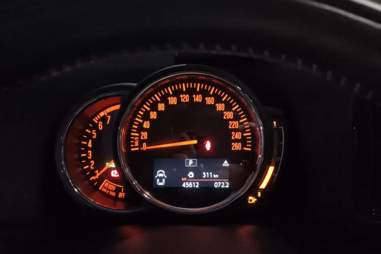 Used MINI Countryman 2017 1.5T COOPER ALL4 Very Holiday Edition Chili Red Instrument Cluster