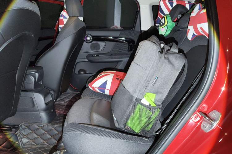 Used MINI Countryman 2017 1.5T COOPER ALL4 Very Holiday Edition Chili Red Left Rear Seat