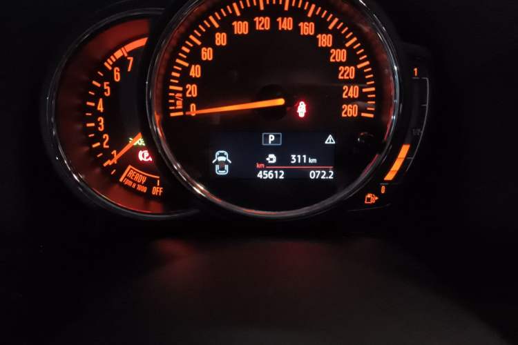 Used MINI Countryman 2017 1.5T COOPER ALL4 Very Holiday Edition Chili Red Odometer Close Up