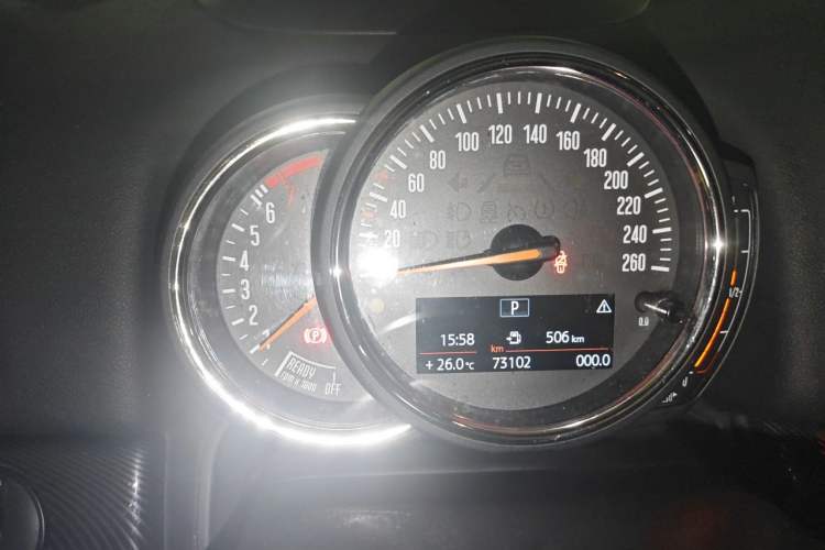 Used MINI Countryman 2017 2.0T COOPER S ALL4 Explorer Odometer Close Up