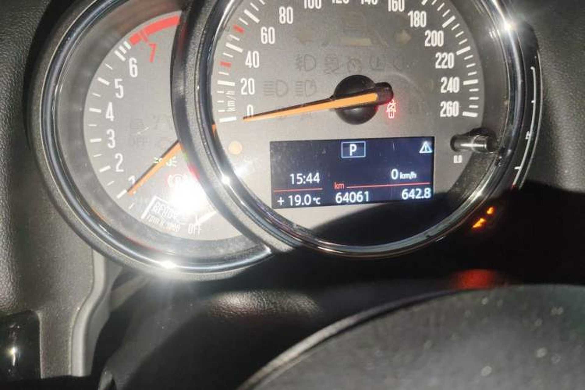 Used MINI Countryman 2017 1.5T COOPER ALL4 Odometer Close Up