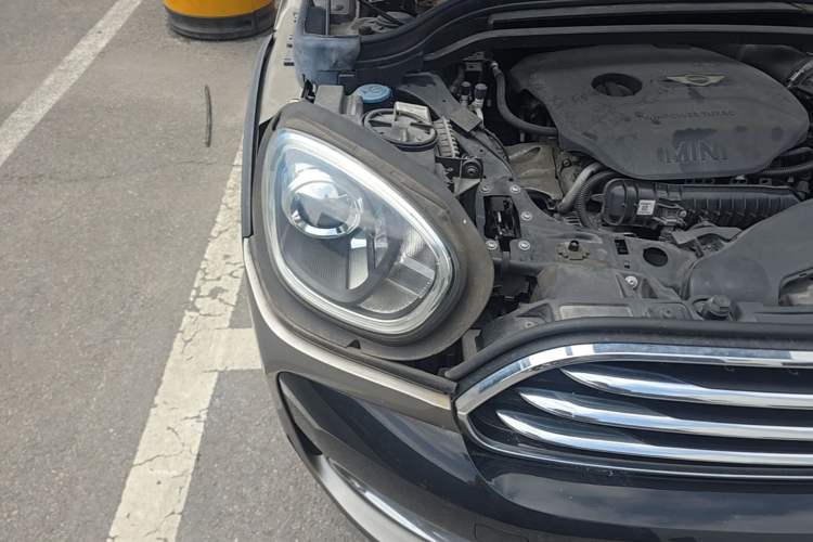 Used MINI Countryman 2017 1.5T COOPER ALL4 Explorer Right Front Headlight
