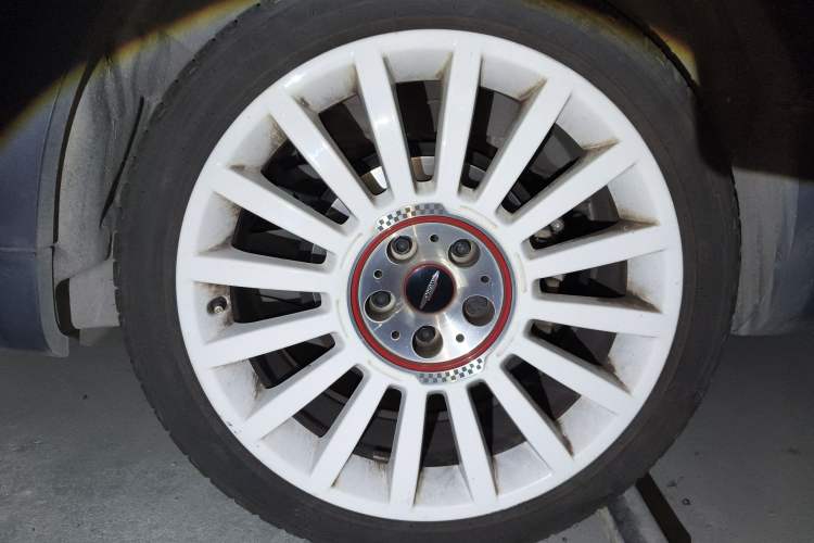 Used MINI Countryman 2017 1.5T COOPER ALL4 Very Holiday Edition Chili Red Right Front Wheel Hub