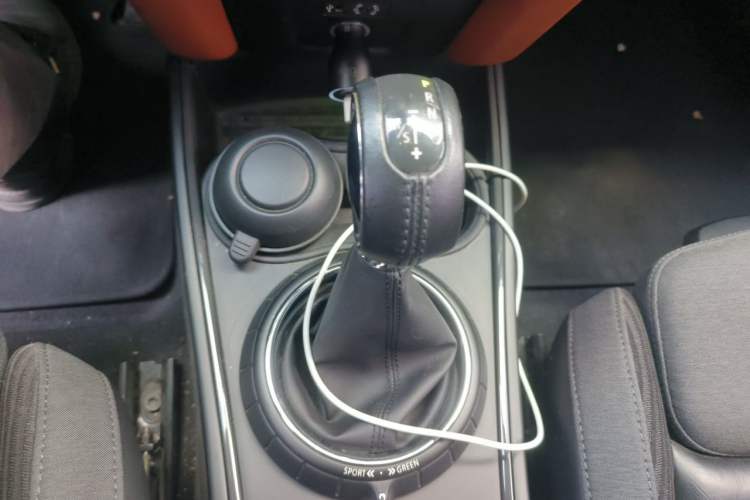 Used MINI Countryman 2017 1.5T COOPER ALL4 Traveler Gear Lever