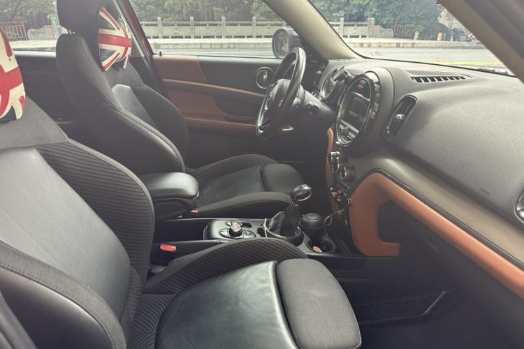 Used MINI Countryman 2017 1.5T COOPER ALL4 Traveler Interior 11