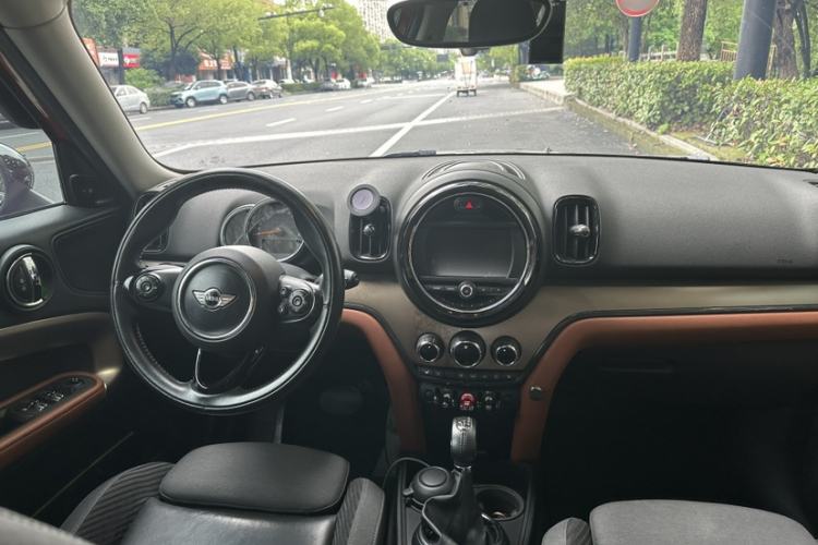 Used MINI Countryman 2017 1.5T COOPER ALL4 Traveler Interior 14