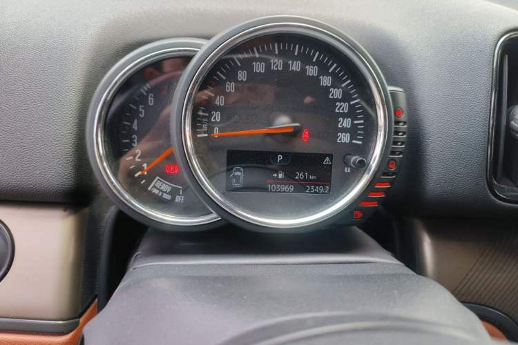 Used MINI Countryman 2017 1.5T COOPER ALL4 Traveler Odometer Close Up