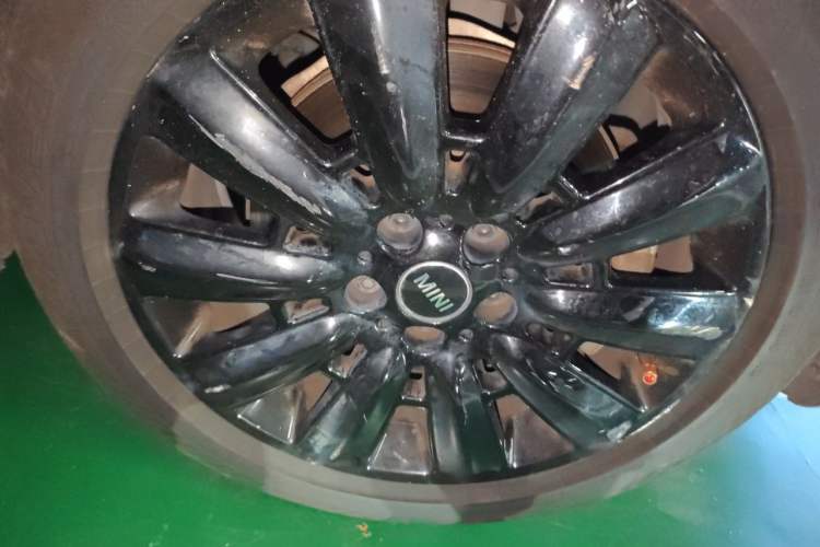 Used MINI Countryman 2017 2.0T COOPER S ALL4 Traveler Right Front Wheel Hub