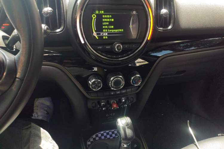 Used MINI Countryman 2017 1.5T COOPER Audio And AC Panel