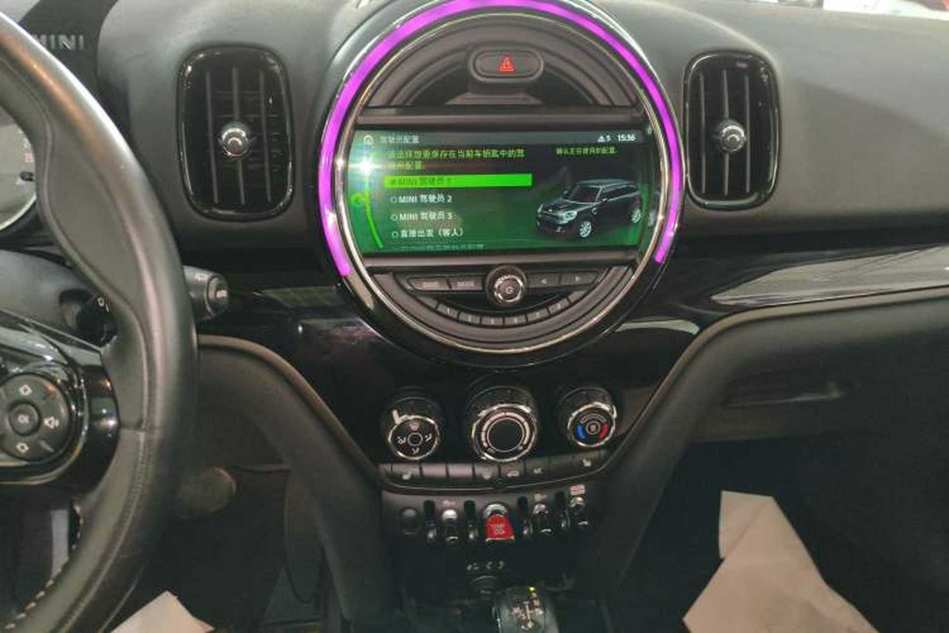 Used MINI Countryman 2017 1.5T COOPER ALL4 Very Holiday Edition Chili Red Audio And AC Panel