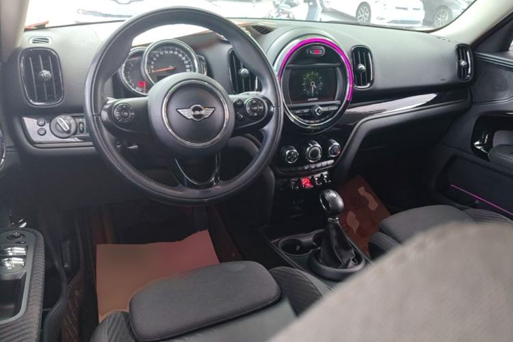 Used MINI Countryman 2017 1.5T COOPER ALL4 Center Console