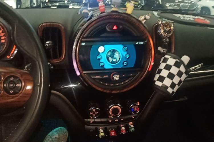 Used MINI Countryman 2017 1.5T COOPER ALL4 Center Console