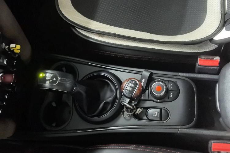 Used MINI Countryman 2017 1.5T COOPER ALL4 Traveler Gear Lever