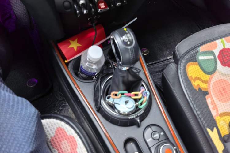 Used MINI Countryman 2017 1.5T COOPER ALL4 Gear Lever