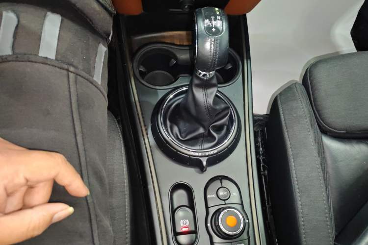 Used MINI Countryman 2017 1.5T COOPER ALL4 Gear Lever