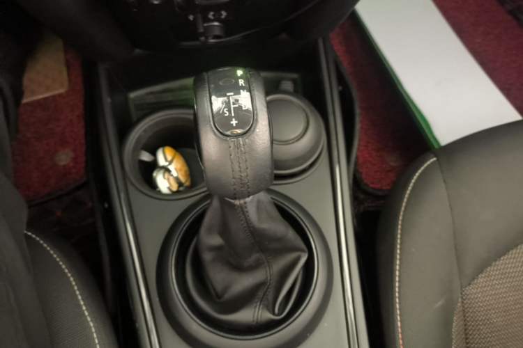 Used MINI Countryman 2017 1.5T COOPER Explorer Gear Lever