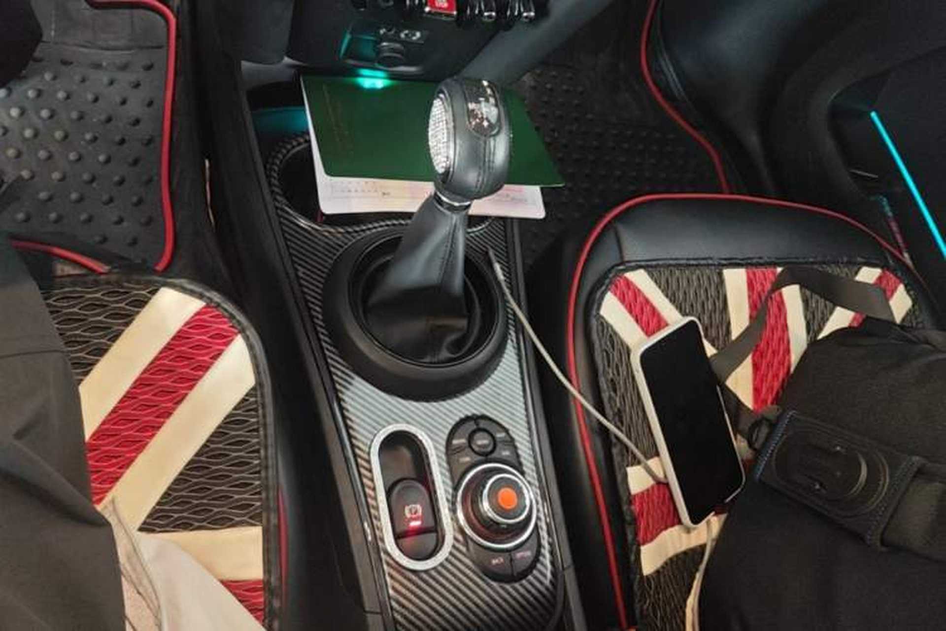 Used MINI Countryman 2017 1.5T COOPER Explorer Gear Lever