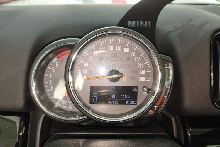 Used MINI Countryman 2017 1.5T COOPER ALL4 Very Holiday Edition Chili Red Instrument Cluster