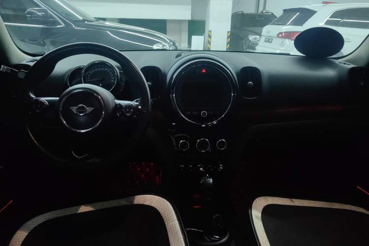 Used MINI Countryman 2017 1.5T COOPER ALL4 Traveler Interior 3