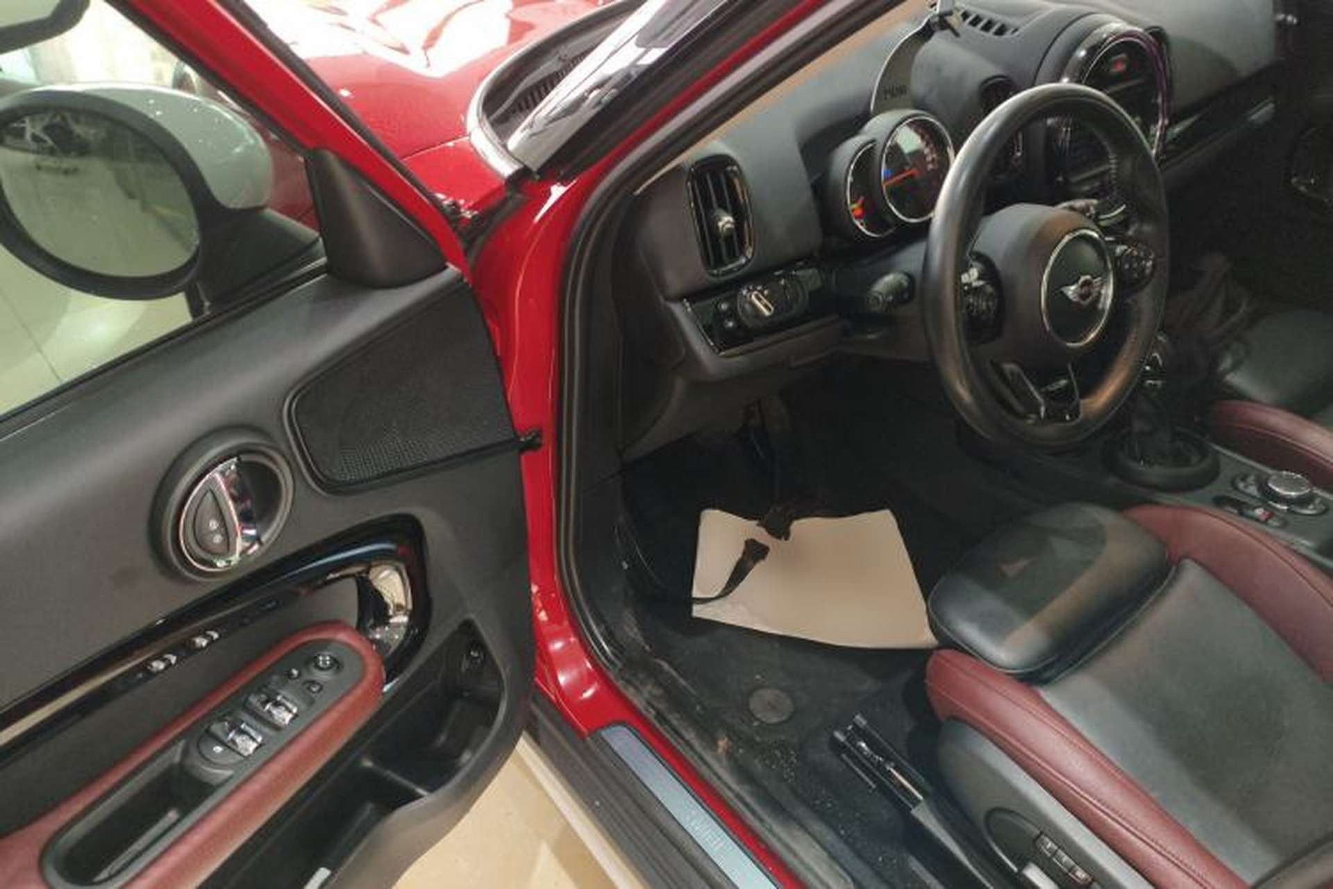 Used MINI Countryman 2017 1.5T COOPER ALL4 Very Holiday Edition Chili Red Interior 3