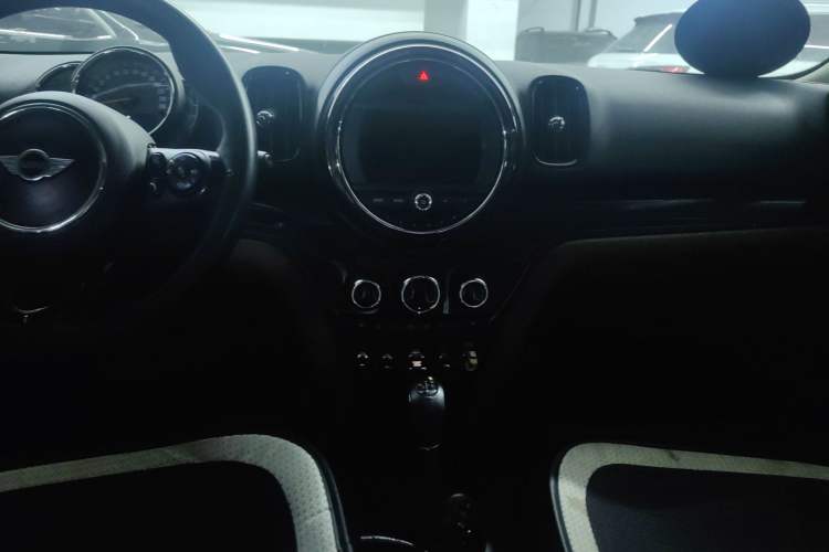 Used MINI Countryman 2017 1.5T COOPER ALL4 Traveler Interior 4