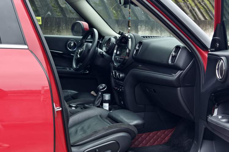 Used MINI Countryman 2017 2.0T COOPER S ALL4 Traveler Interior 4
