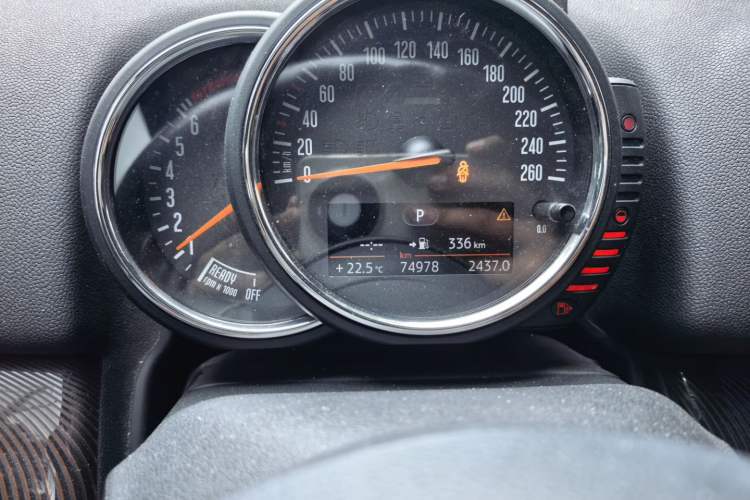 Used MINI Countryman 2017 1.5T COOPER ALL4 Odometer Close Up