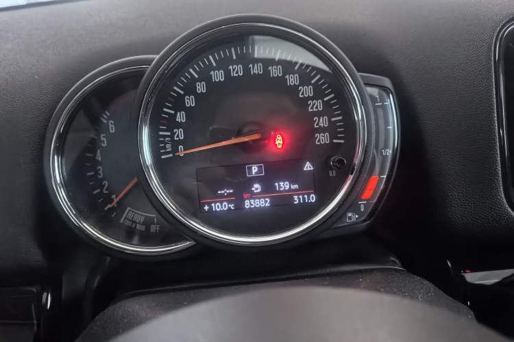 Used MINI Countryman 2017 1.5T COOPER ALL4 Odometer Close Up