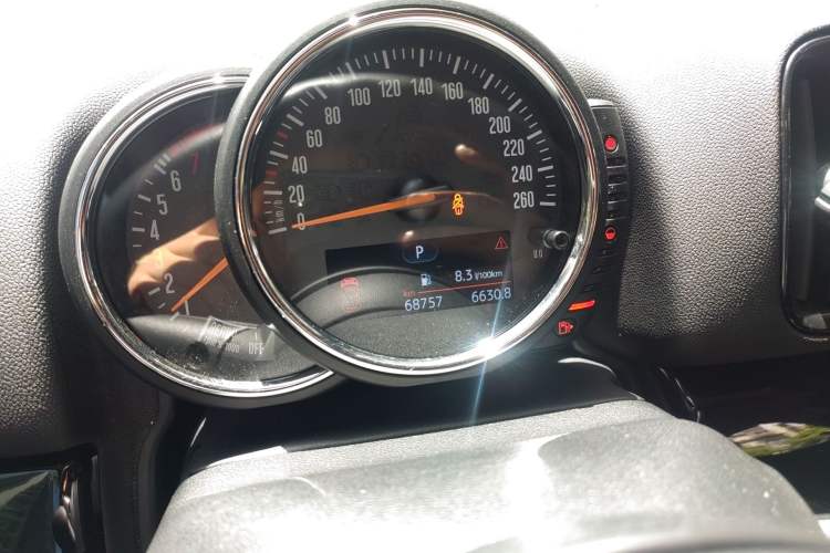 Used MINI Countryman 2017 1.5T COOPER Odometer Close Up