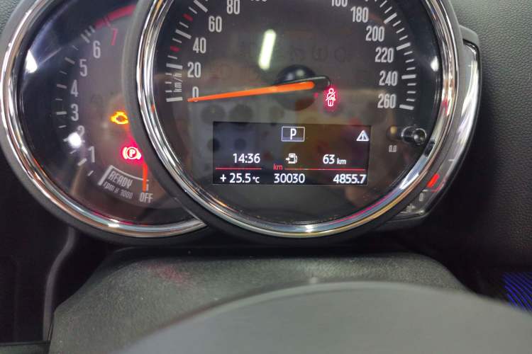 Used MINI Countryman 2017 1.5T COOPER ALL4 Explorer Odometer Close Up