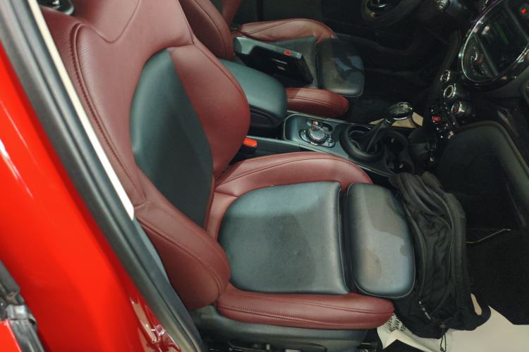 Used MINI Countryman 2017 1.5T COOPER ALL4 Very Holiday Edition Chili Red Right Front Seat