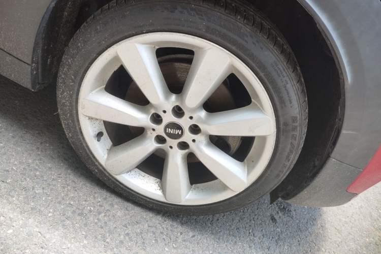Used MINI Countryman 2017 2.0T COOPER S ALL4 Traveler Right Front Wheel Hub