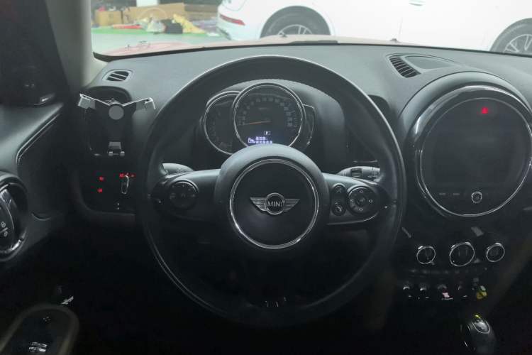 Used MINI Countryman 2017 1.5T COOPER ALL4 Traveler Steering Wheel
