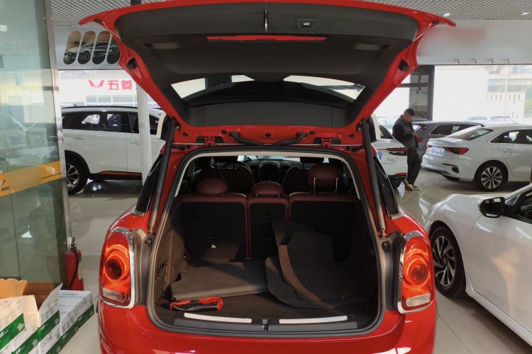 Used MINI Countryman 2017 1.5T COOPER ALL4 Very Holiday Edition Chili Red Trunk