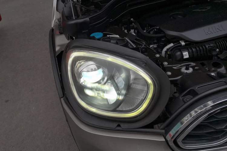 Used MINI Countryman 2017 2.0T COOPER S ALL4 Traveler Right Front Headlight