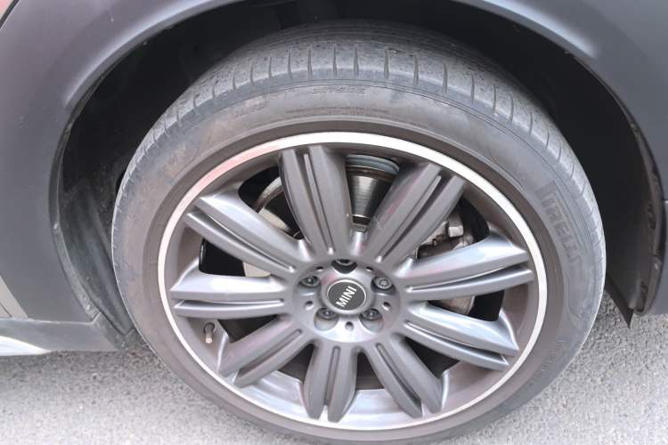 Used MINI Countryman 2017 2.0T COOPER S ALL4 Traveler Right Front Wheel Hub