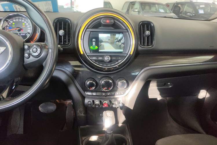 Used MINI Countryman 2017 1.5T COOPER ALL4 Traveler Audio And AC Panel