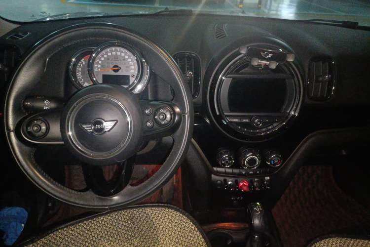 Used MINI Countryman 2017 1.5T COOPER ALL4 Center Console