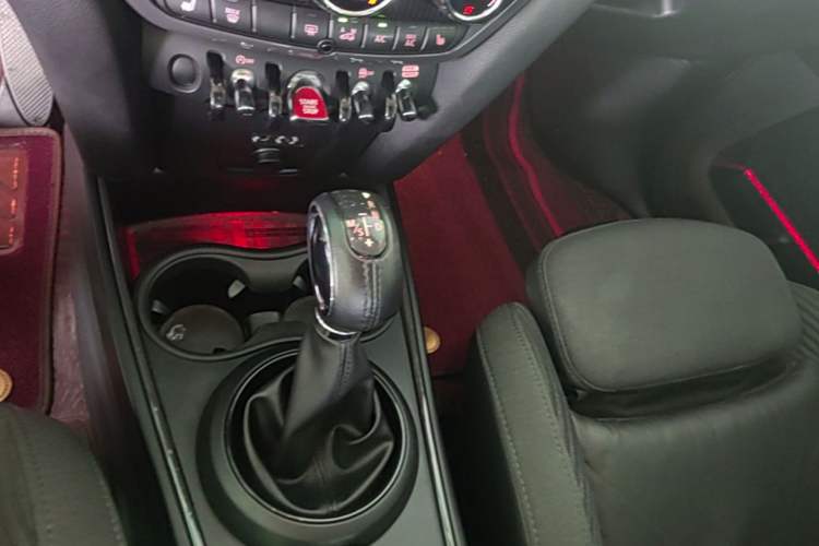 Used MINI Countryman 2017 1.5T COOPER ALL4 Traveler Gear Lever