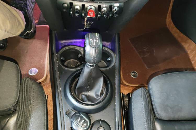 Used MINI Countryman 2017 1.5T COOPER ALL4 Traveler Gear Lever